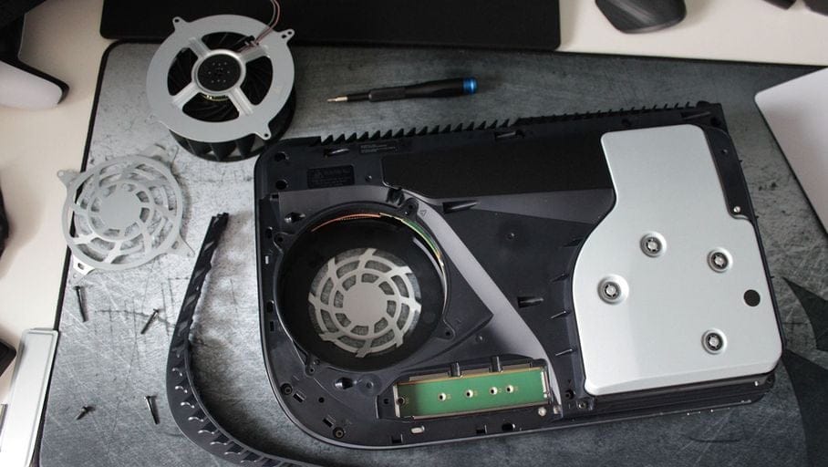 Tuto – Comment démonter la PlayStation 5 : déclipser les panneaux, ajouter un SSD, remplacer le ventilateur