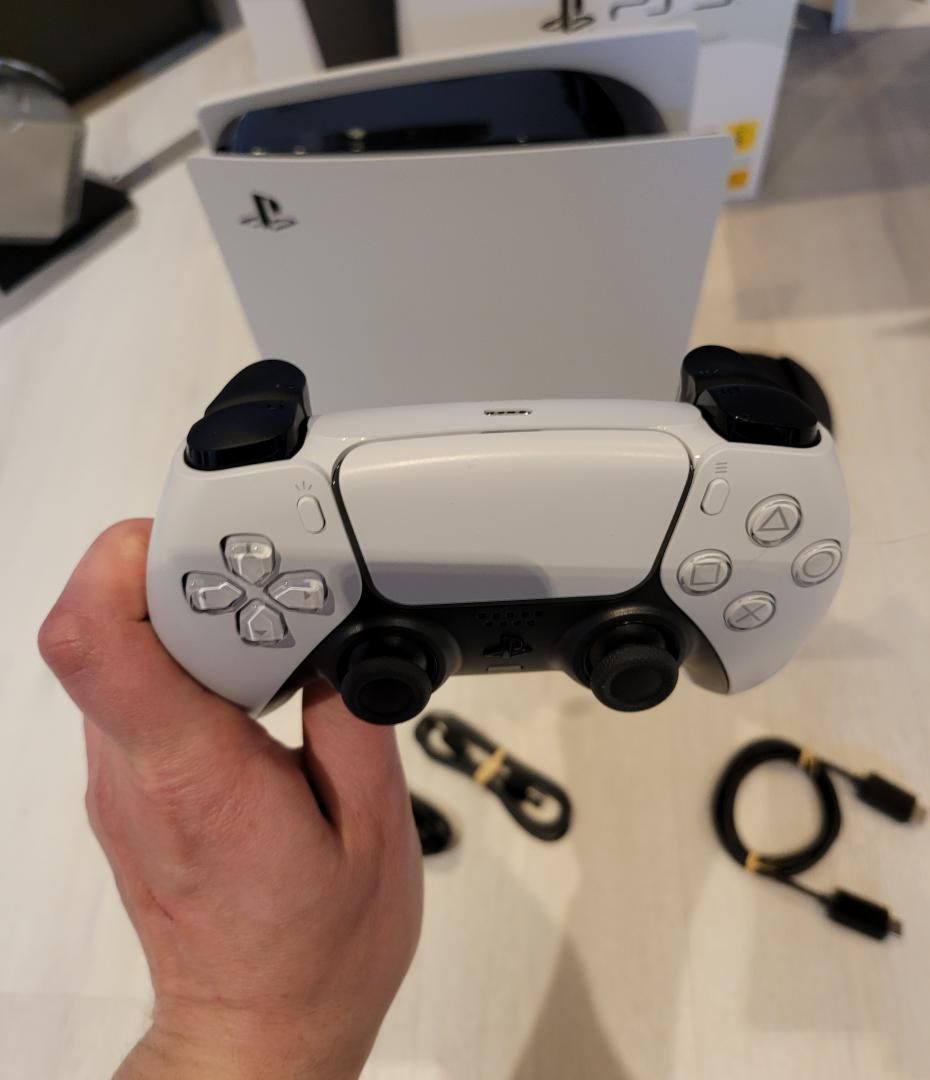 PS5 : le DualSense est "vraiment incroyable" témoigne un développeur