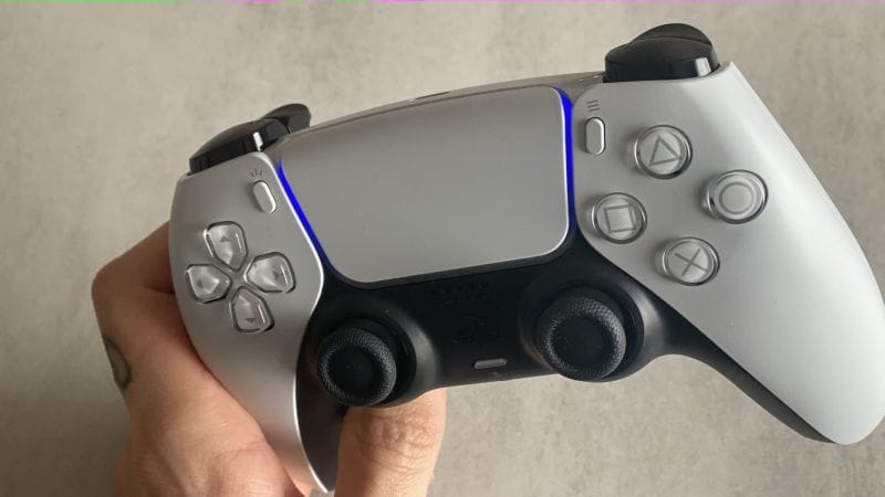 Premiers pas avec la PS5 : on est déjà amoureux de la manette DualSense