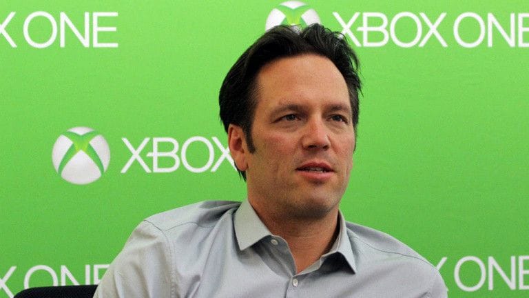 DualSense : Le patron de Xbox complimente Sony pour la manette PS5
