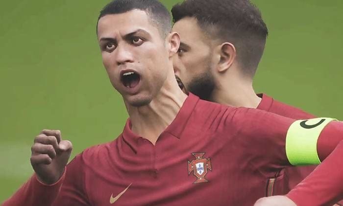 eFootball (PES 2022) : les visages cabossés de Messi et de Ronaldo font le tour du monde, Konami moqué