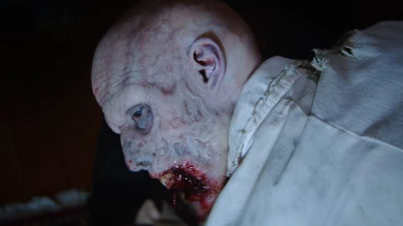 Resident Evil Welcome to Raccoon City : Le nouveau film dévoile sa première bande-annonce - Scott est venu. Sale tête, je l'ai tué. Délicieux.