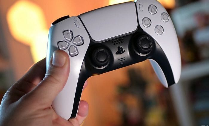 DualSense : la manette de la PS5 élue "Meilleure manette de tous les temps"