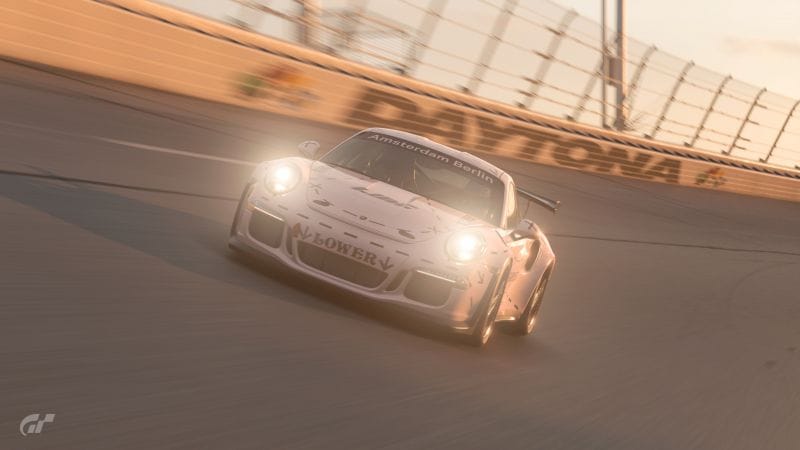 Laura-Marie Geissler et Amsterdam Berlin remettent à l’ordre du jour la Porsche Cochon rose et les normes de genre dans le sport automobile - Informations - Gran Turismo 7 - gran-turismo.com