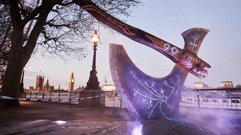 La hache de Kratos plantée au cœur de Londres : une annonce God of War à venir ou simple publicité Sony ?