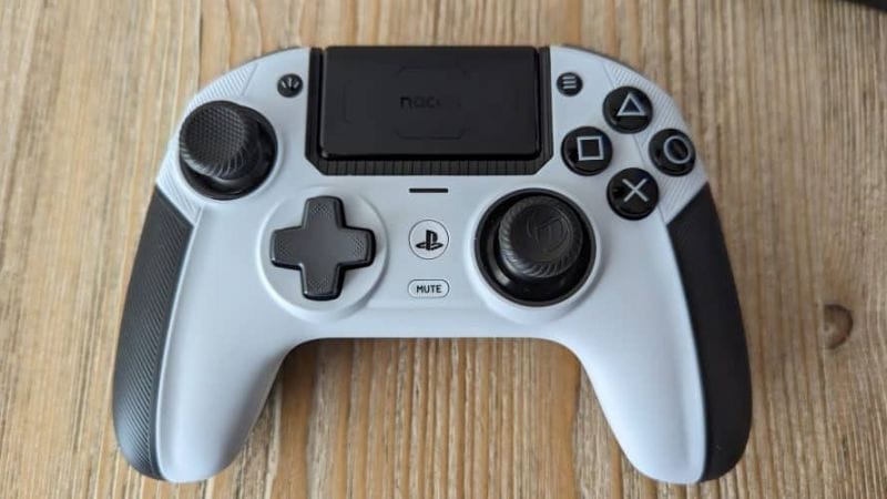 Test Nacon Revolution 5 Pro - Une manette PS5 haut de gamme de qualité mais avec des manques significatifs