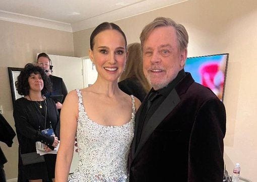 Mark Hamill rencontre enfin sa 'mère' Star Wars, Natalie Portman, durant les Golden Globes