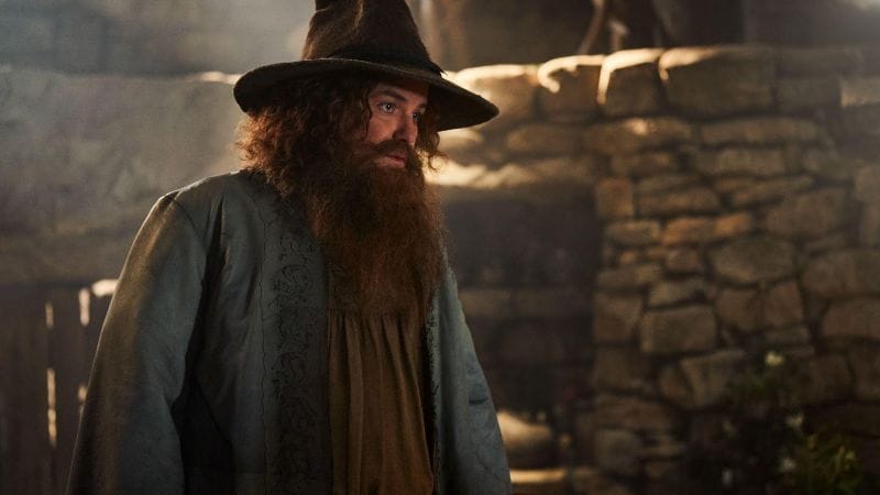 The Lord of the Rings: The Rings of Power Des images confirment que Rory Kinnear est Tom Bombadil dans la saison 2