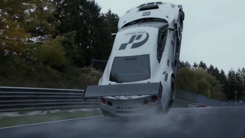 Gran Turismo 7 : La mise à jour a cassé le jeu ! Des bugs hilarants permettent aux voitures de voler à 20.000 km/h !