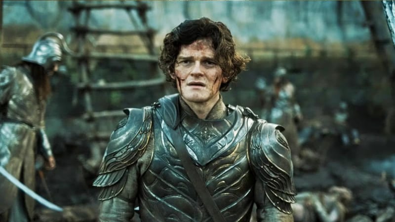 "J'étais contre" Même l'acteur des Anneaux de Pouvoir ne voulait pas de cette scène controversée avec Galadriel : les fans sont remontés !