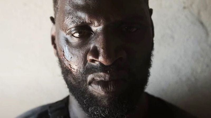 C'est la douche froide pour Omar Sy ! La star de Lupin sur Netflix vit un échec terrible au cinéma avec ce film d'action