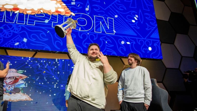 5Ms couronnés comme les premiers champions de l'esports Smite 2