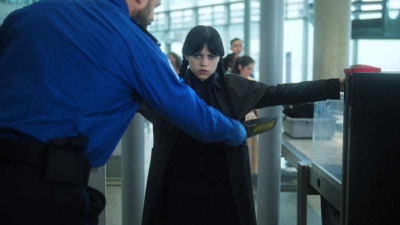 Mercredi : Netflix dévoile le teaser de la saison 2, des images inédites et confirme une fenêtre de sortie splitée