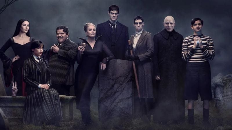 Voici un portrait de famille du clan Addams