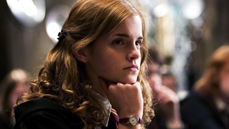 Arabella Stanton montre sa parfaite Hermione dans un nouveau clip.