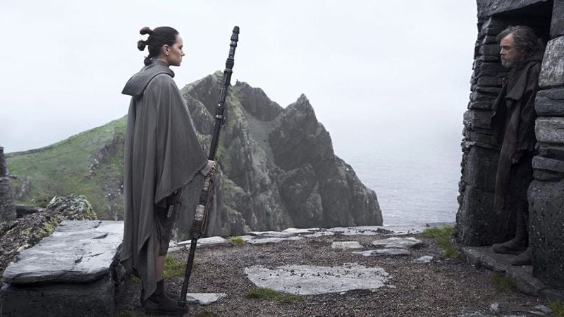Rian Johnson révèle des détails sur sa trilogie Star Wars abandonnée.