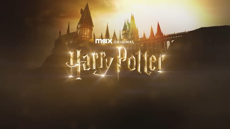 GEEKNPLAY - Harry Potter - Une école géante construite pour la série sur HBO !
