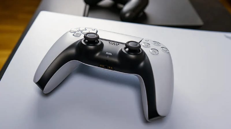 Il débourse 1 300 $ pour l'une des manettes PlayStation les plus rares au monde, mais tout ne se passe pas comme prévu...