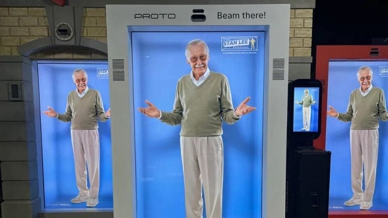 Discuter 3mn avec un hologramme IA de Stan Lee pour 20$ au L.A. Comic Con, l'idée de Marvel qui ne  plait pas aux fans