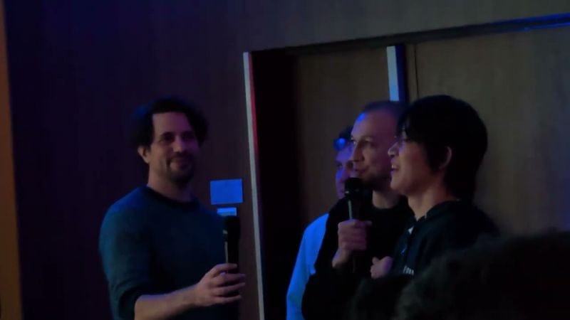 NAOKI HAMAGUCHI ET GUILLAUME BROCHE JOUENT À LEURS MINI JEUX ÉCLATÉS