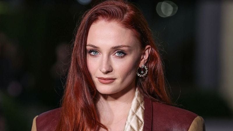 Sophie Turner affirme que la série Tomb Raider d'Amazon "montrera une autre facette" de Lara Croft