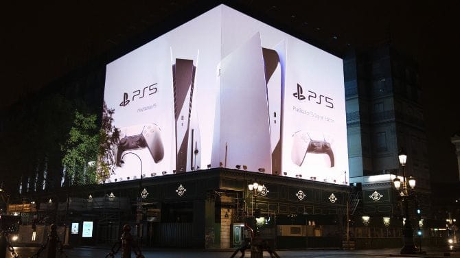 PS5 : Des images du lancement parisien, Opéra aux couleurs de la console