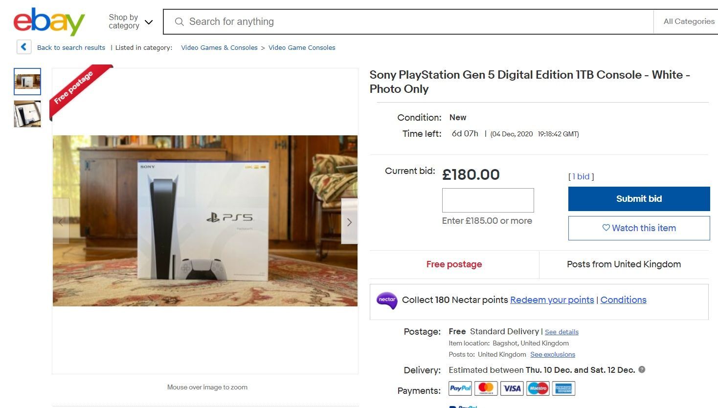 eBay met en garde contre les escrocs qui vendent... des photos de la PS5
