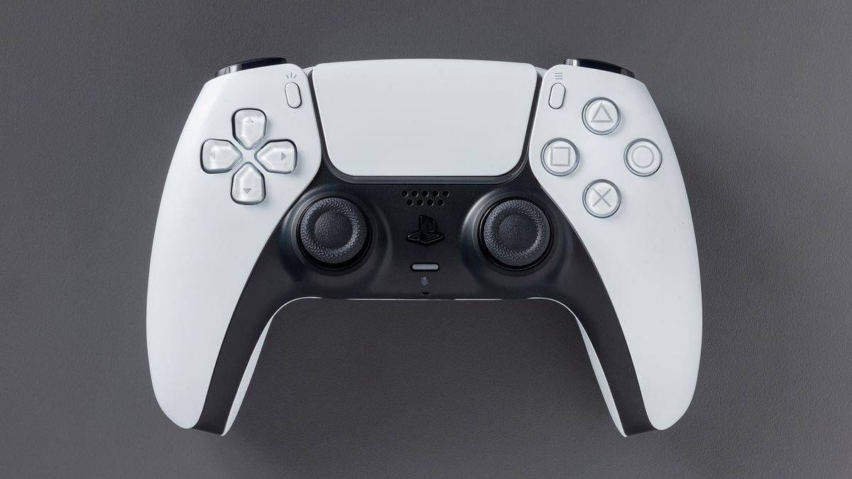 DualSense : Phil Spencer de Microsoft salue et approuve la manette de la PS5