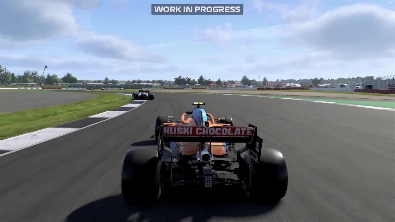 Gameplay F1 2021 : 5 minutes de gameplay sur la piste de Silverstone - jeuxvideo.com