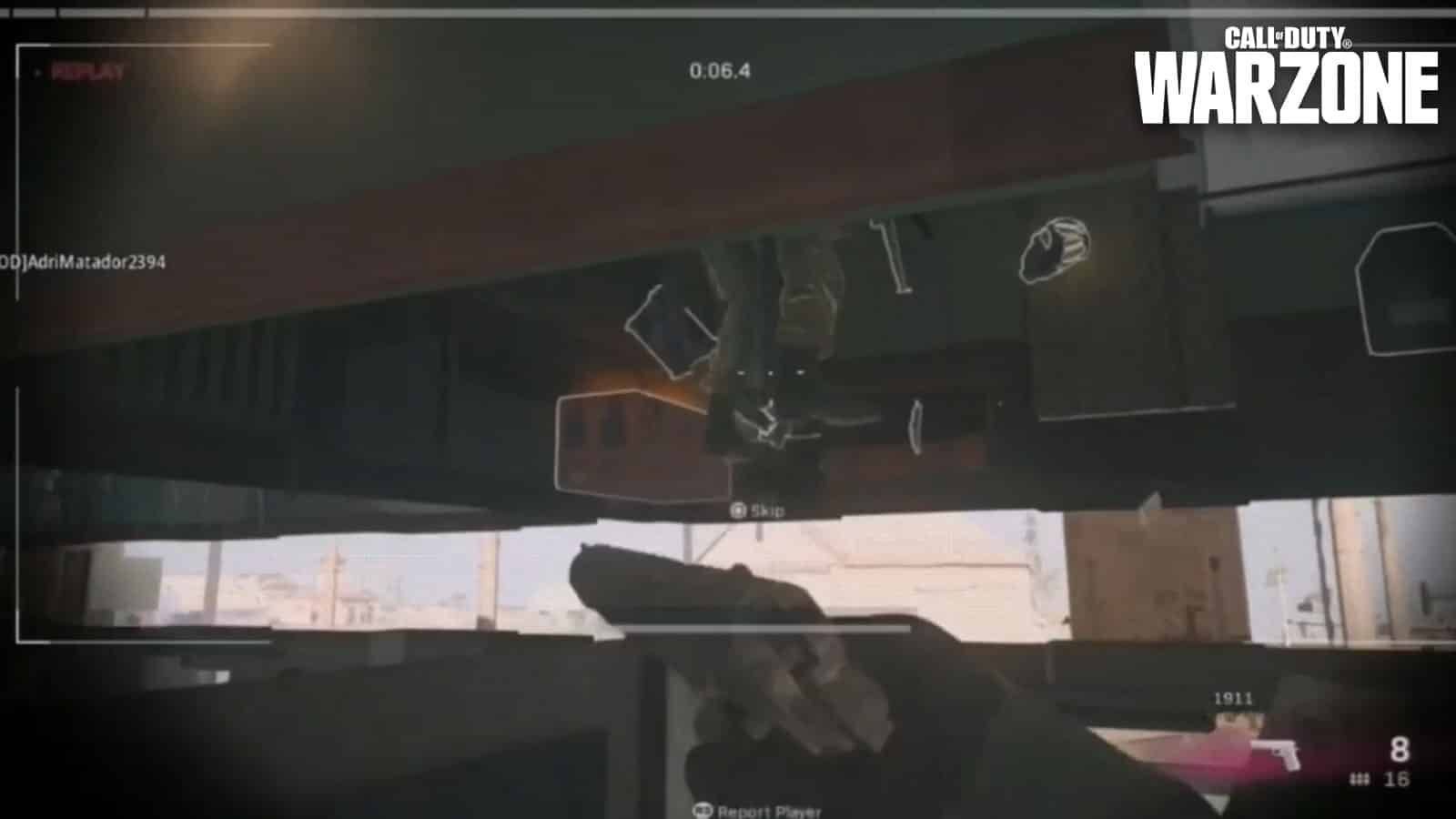 Des joueurs de Warzone profitent des portes rouges pour se glisser sous la map