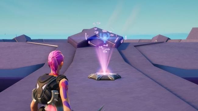 Utiliser une dalle holographique extraterrestre au sommet de l'ovni festif, défis Rift Tour - Fortnite - GAMEWAVE