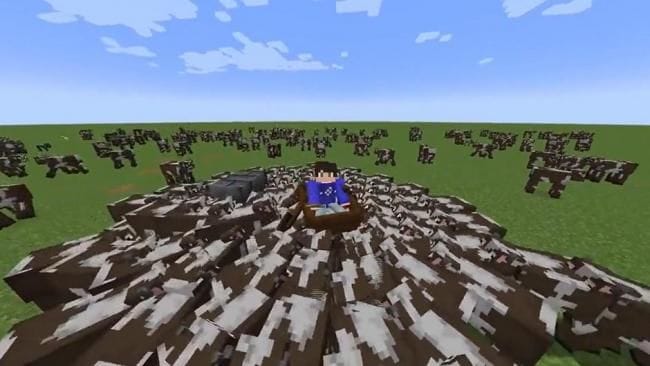 Minecraft : Un joueur détourne l'utilisation des bateaux et surfe sur des vaches - Minecraft - GAMEWAVE