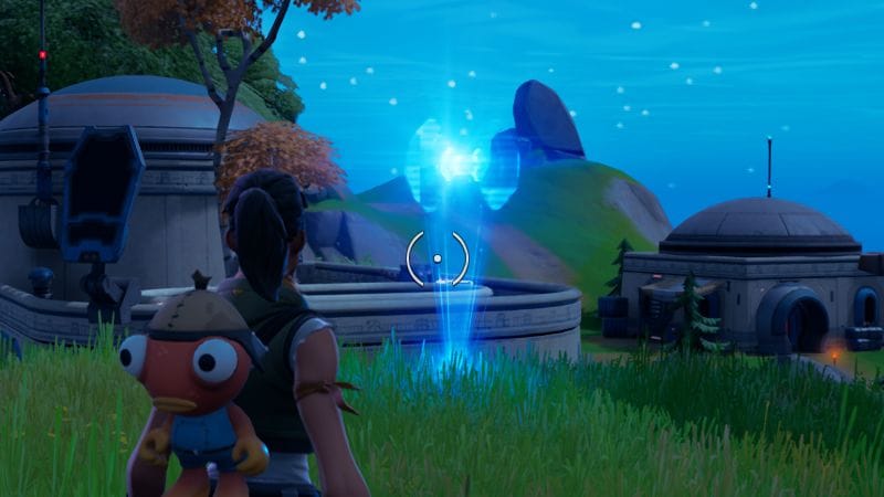 Etablir une liaison avec l'appareil près du 1er avant-poste des Sept ou de Synapse Station dans Fortnite, défi saison 2 chapitre 3