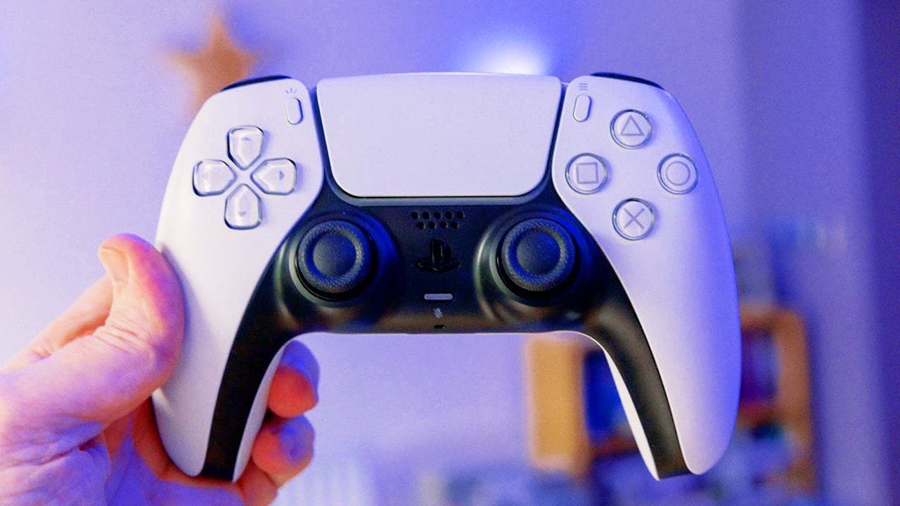 PS5 : plein d'accessoires annoncés cette semaine. Voici à quoi ils ressemblent - Des écrans et des casques pour la PS5