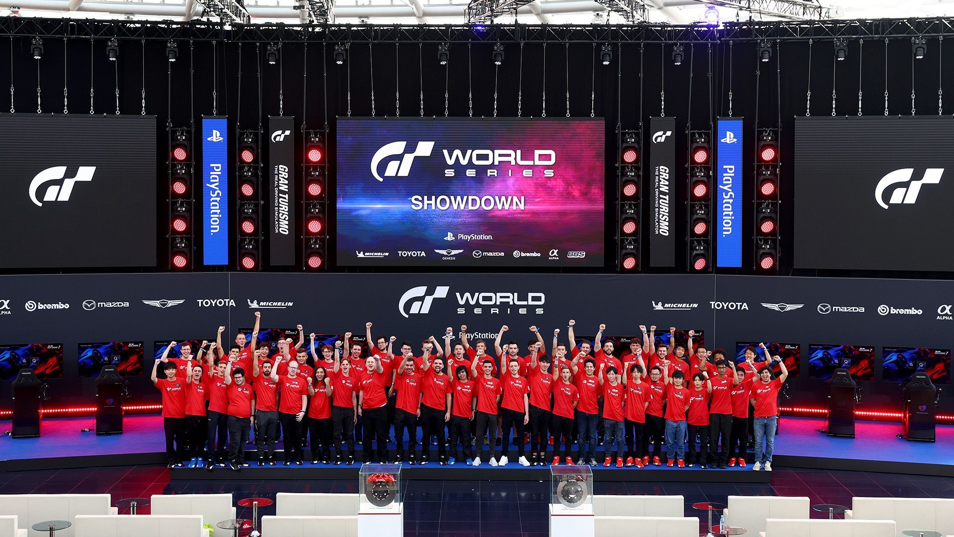 Victoire émouvante pour la Team Subaru durant le premier événement des Gran Turismo World Series en présentiel depuis 2020 - Rapport de course - Gran Turismo 7 - gran-turismo.com