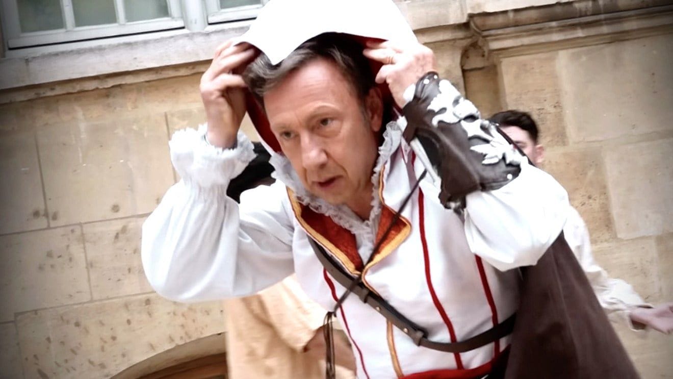 L'image du jour : Stéphane Bern poignarde Cyprien dans Assassin's Creed