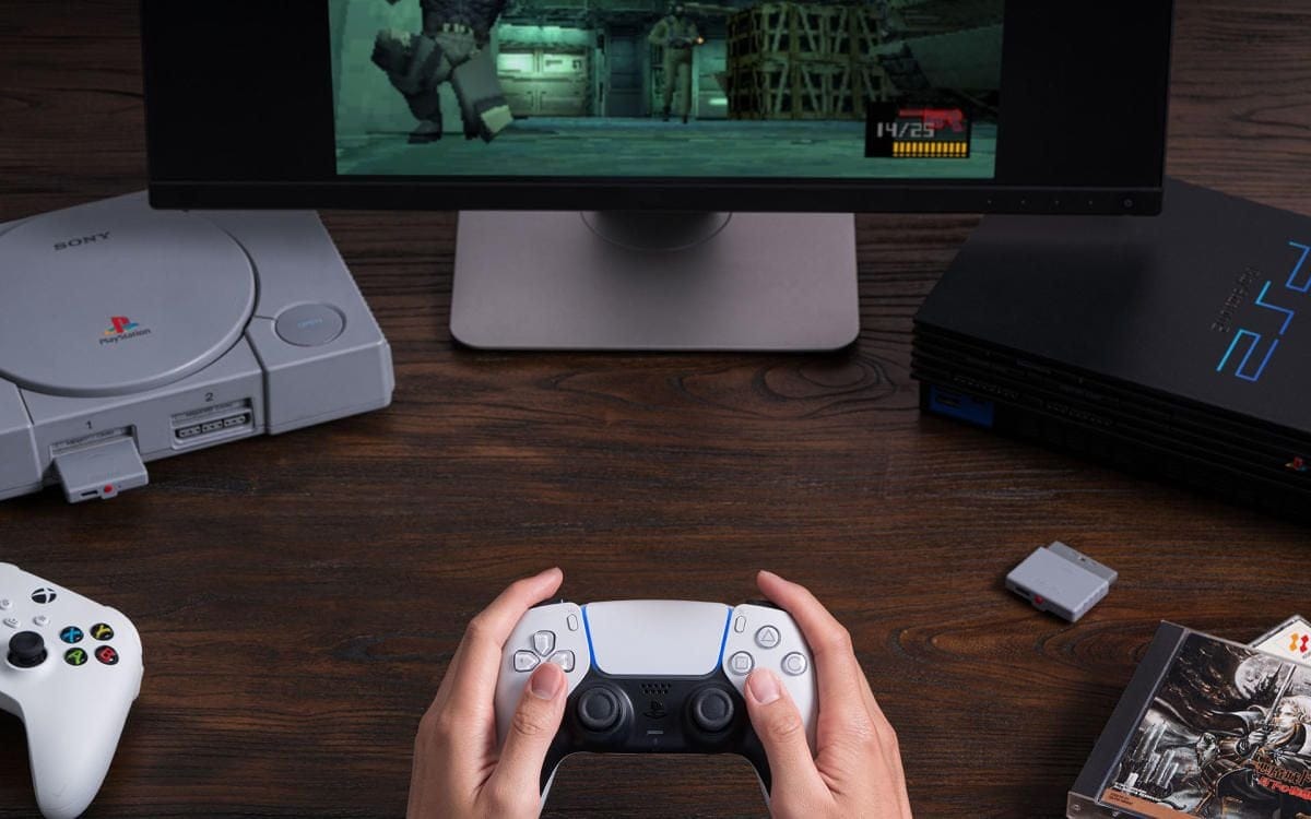 Le dernier 8BitDo Retro Receiver permet d'utiliser les manettes modernes sur les PS1 et PS2