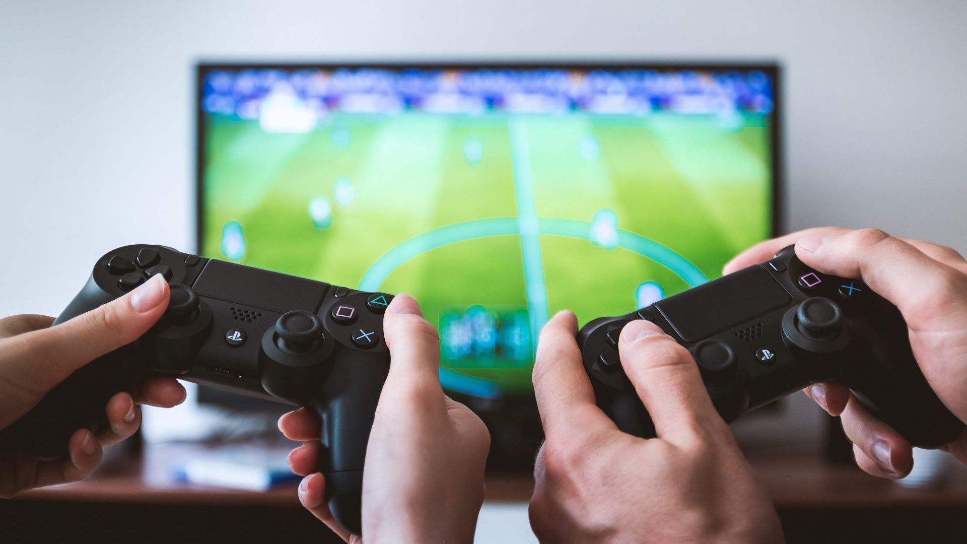 18,8 millions de joueuses, un âge moyen de 38 ans, marché du physique en hausse... Les chiffres du jeu vidéo en France en 2023