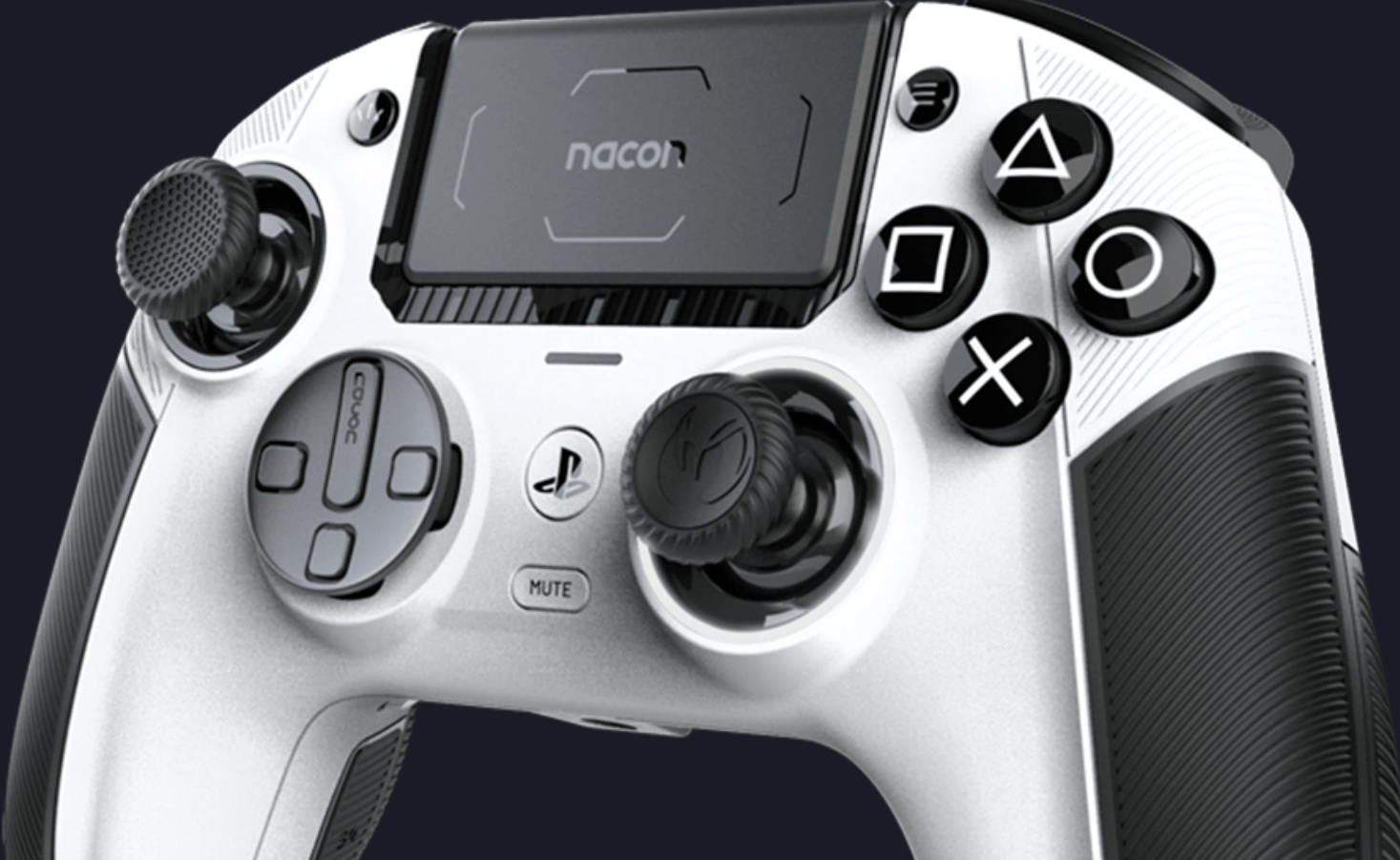 Nacon Revolution 5 Pro : massive et ultra polyvalente, une manette PS5 au top ?