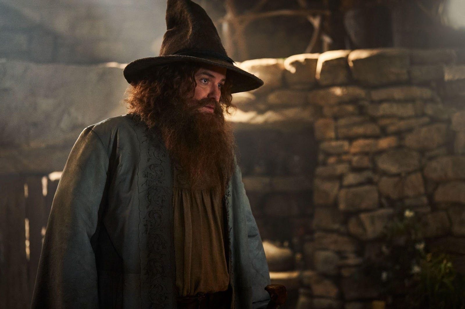 The Lord of the Rings: The Rings of Power Des images confirment que Rory Kinnear est Tom Bombadil dans la saison 2