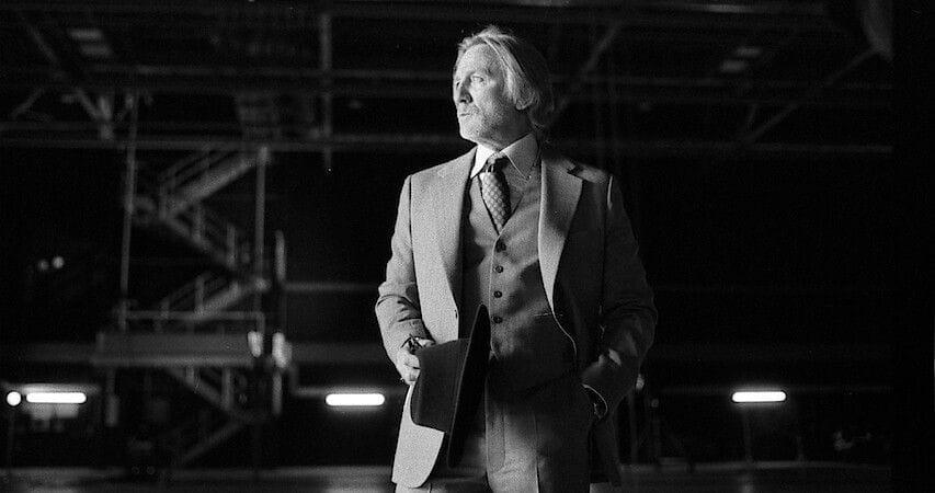 Netflix semble avoir remis un chèque en blanc à Rian Johnson : Le budget de Knives Out 3 s'élèverait à 210 millions de dollars.