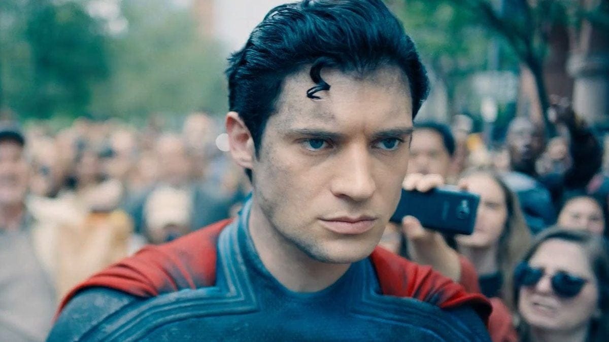 'Qu'ils aillent se faire foutre' lance James Gunn à propos 'cons' qui seront offensés par son Superman 'just parce que ça parle de gentillesse'