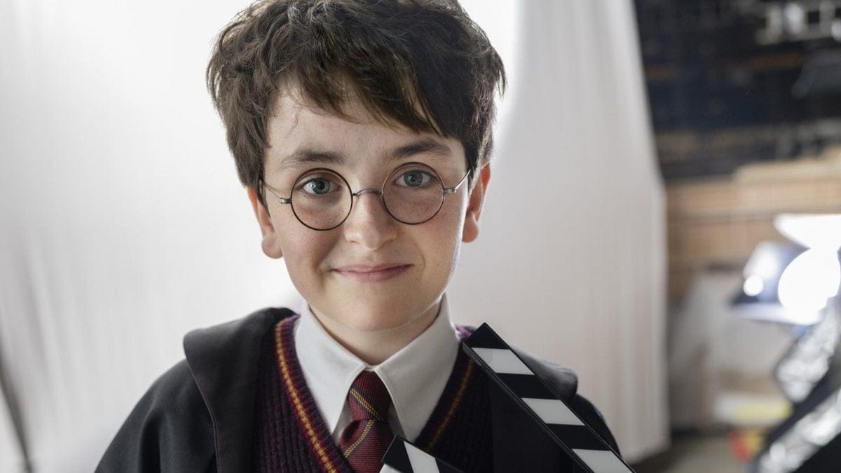 Première photo en costume pour le nouveau Harry Potter de HBO alors que le tournage débute.