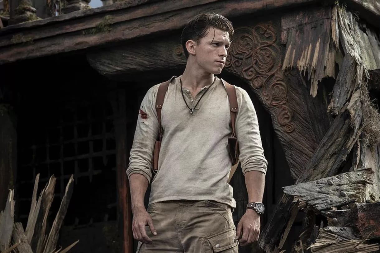 Tom Holland répond aux rumeurs de casting pour James Bond tout en préparant du poulet frit.