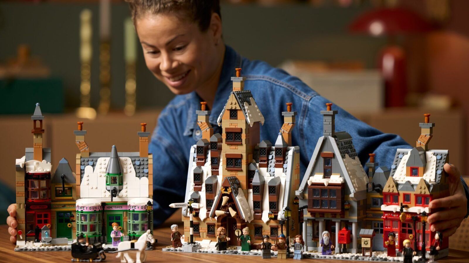 LEGO dévoile son set Pré-au-Lard Collector et réserve quelques petites surprises