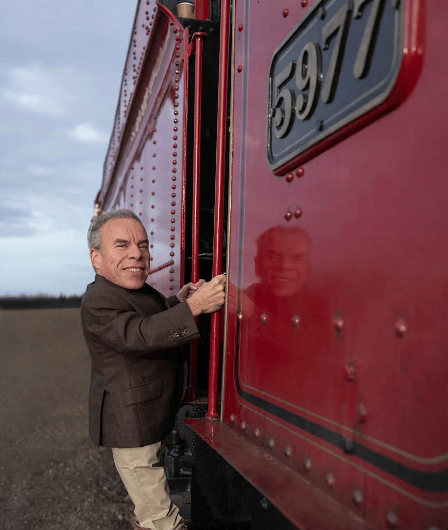 Warwick Davis revient à Harry Potter dans le rôle du professeur Flitwick dans la série de HBO