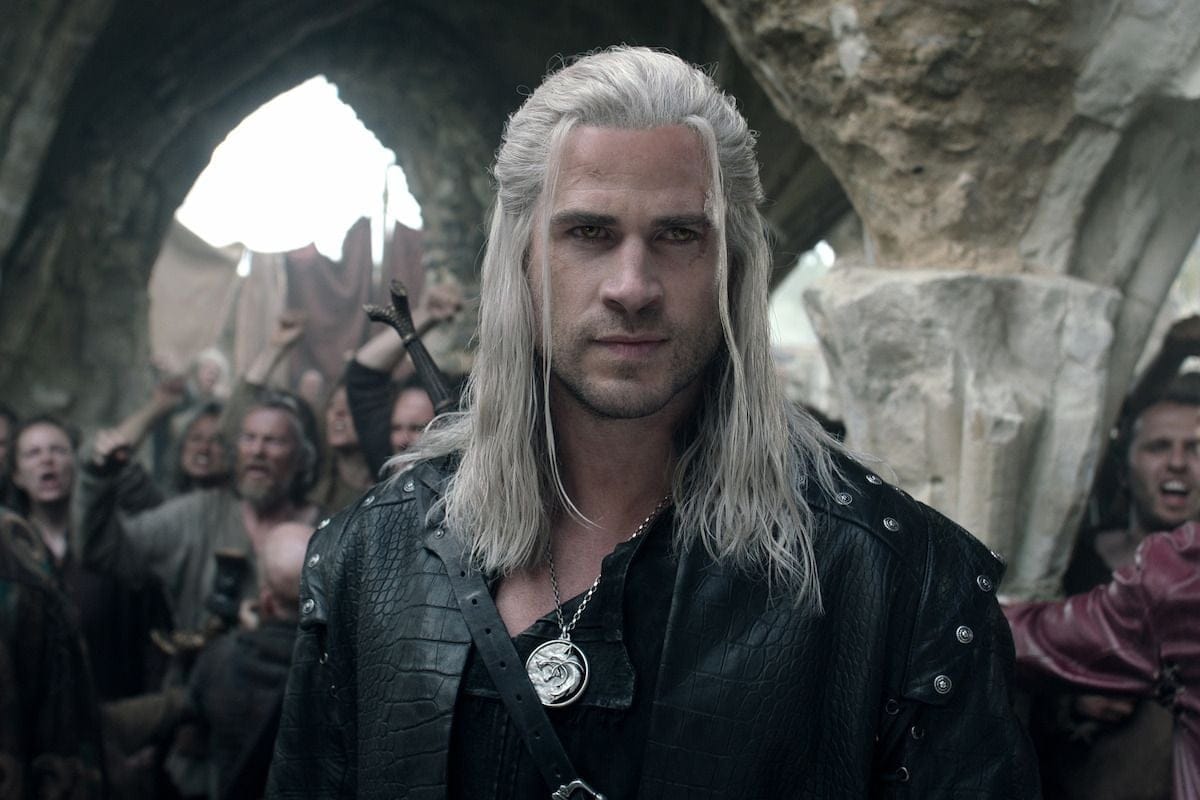 The Witcher Le showrunner explique en quoi le Geralt de Rivia de Liam Hemsworth est différent de celui d'Henry Cavill.