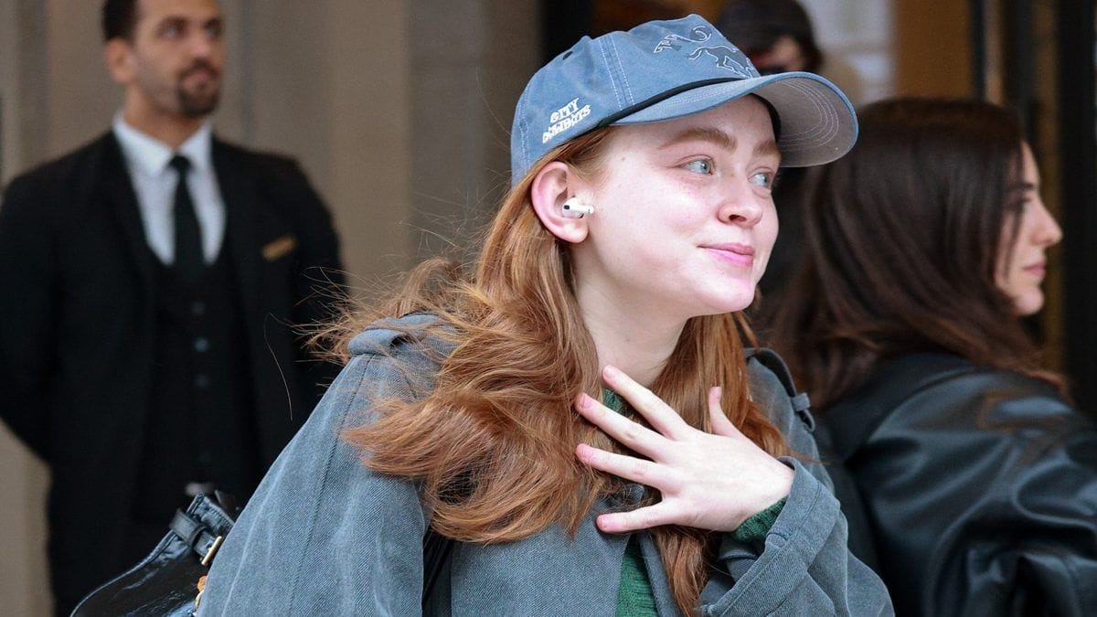 De nouvelles photos du tournage de Spider-Man : Brand New Day montrent la star de Stranger Things Sadie Sink, et ravivent le débat autour du personnage qu'elle joue