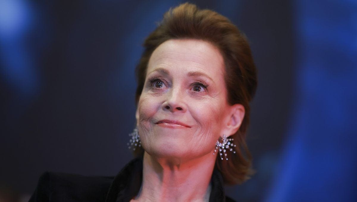 Le casting de la série Tomb Raider d'Amazon est confirmé : les rôles de Sigourney Weaver et Jason Isaacs révélés
