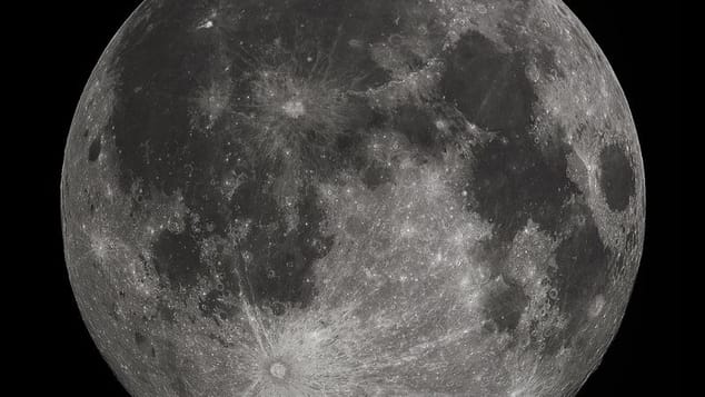 À qui est cette Lune #2 ?